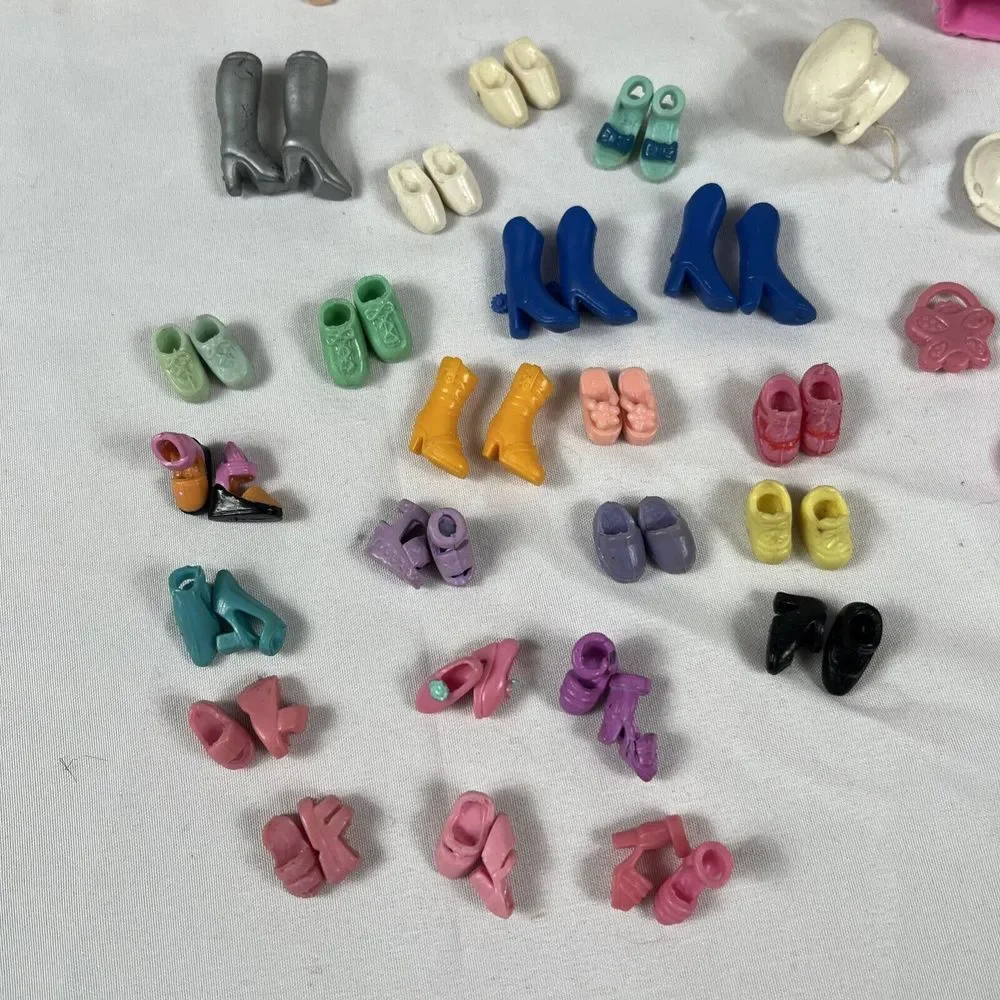 Polly Pocket Dolls & Clothes Lot Dresses Shoes Purses Shirts Pants Outfits‎